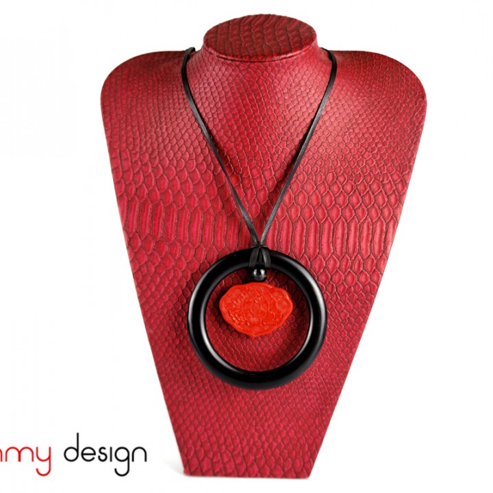 Necklace designed with black round pendant